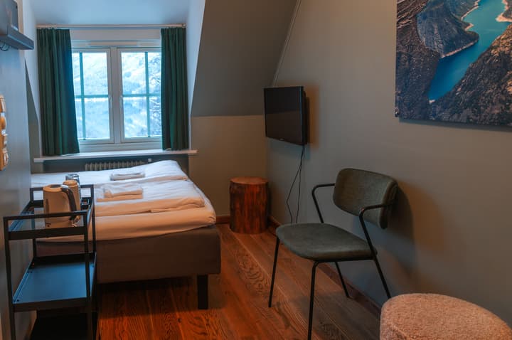 Trolltunga Hotel