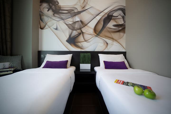 V Hotel Lavender