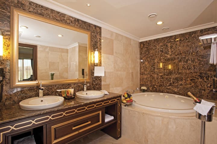 Crowne Plaza Hotel Istanbul - Asia by IHG