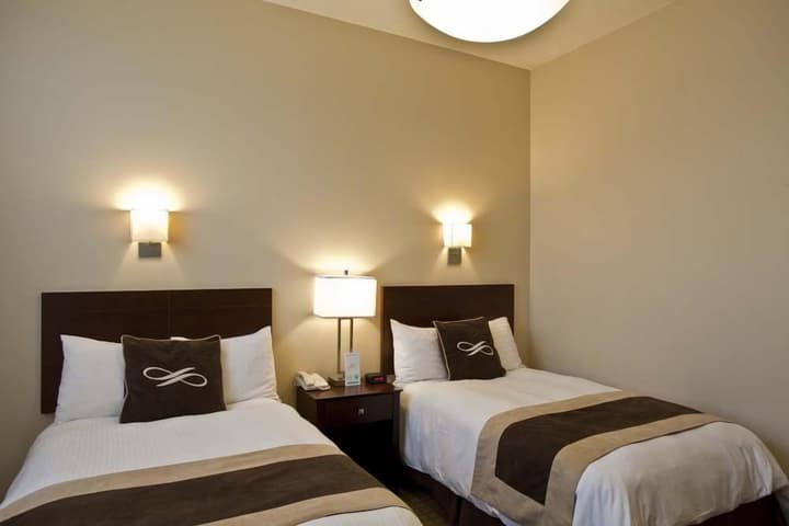 Pointe Plaza Hotel