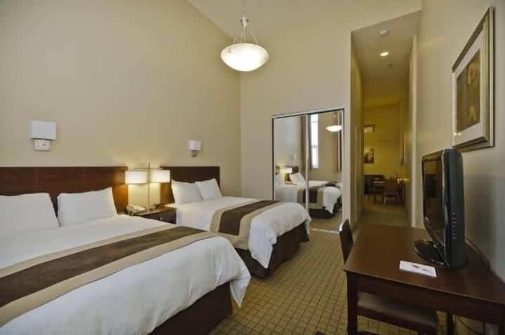 Pointe Plaza Hotel