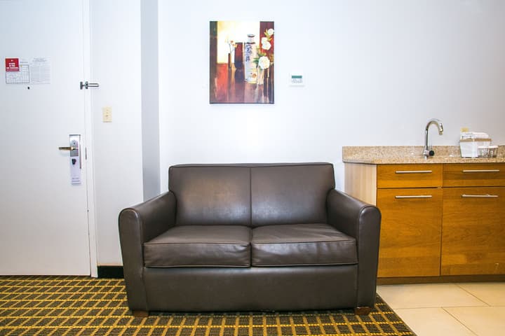 Pointe Plaza Hotel