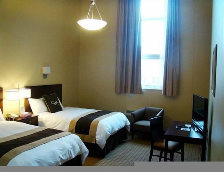 Pointe Plaza Hotel