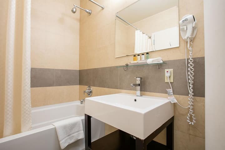 Pointe Plaza Hotel