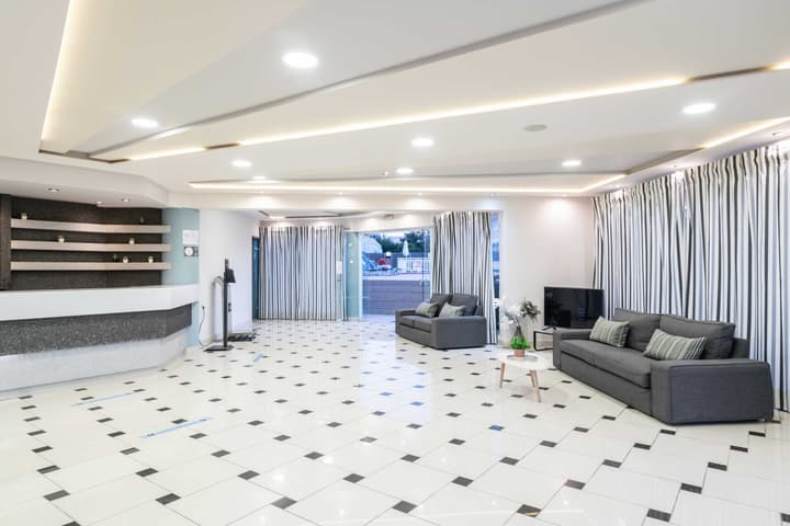 Karras Hotel