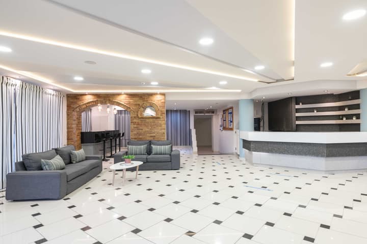 Karras Hotel