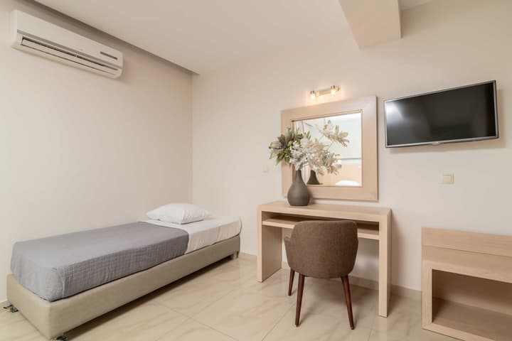 Karras Hotel