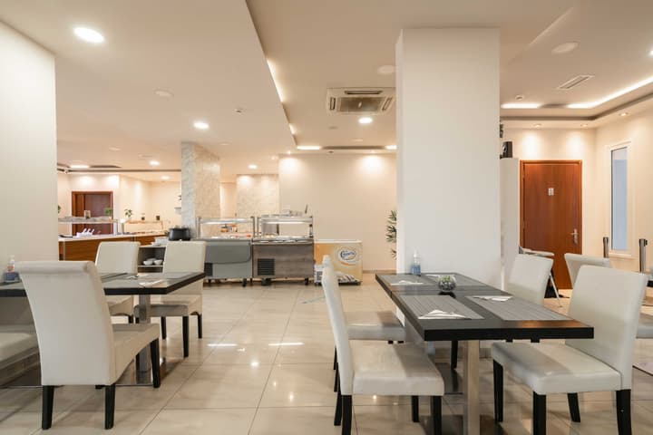 Karras Hotel