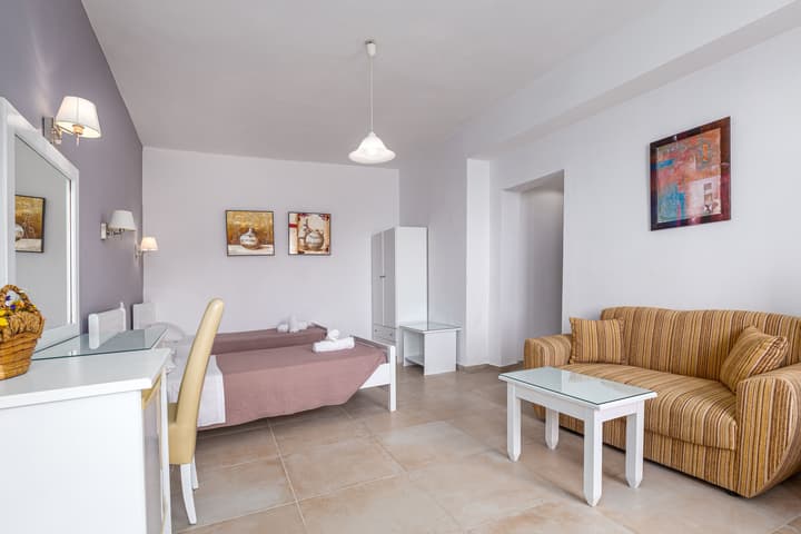 Oasis Hotel