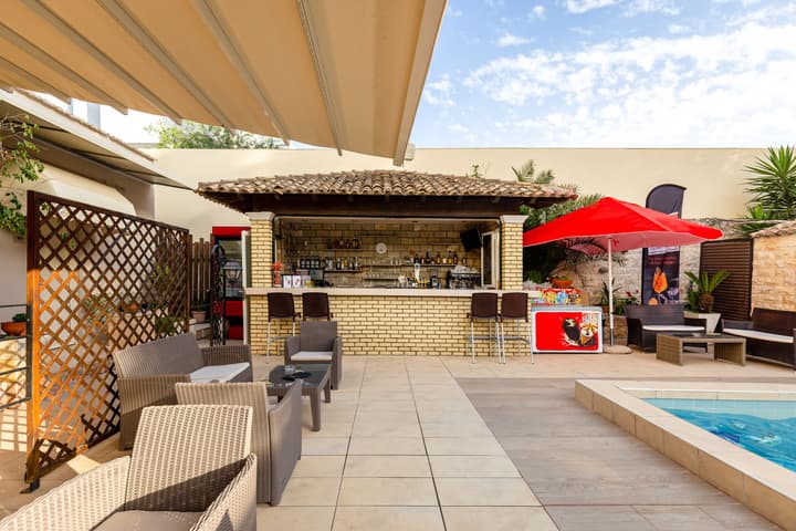 Oasis Hotel