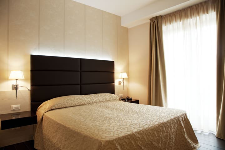 SHotel