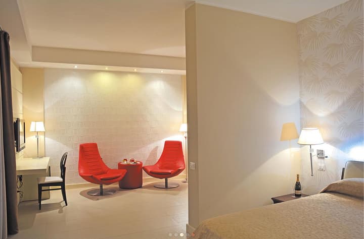 SHotel