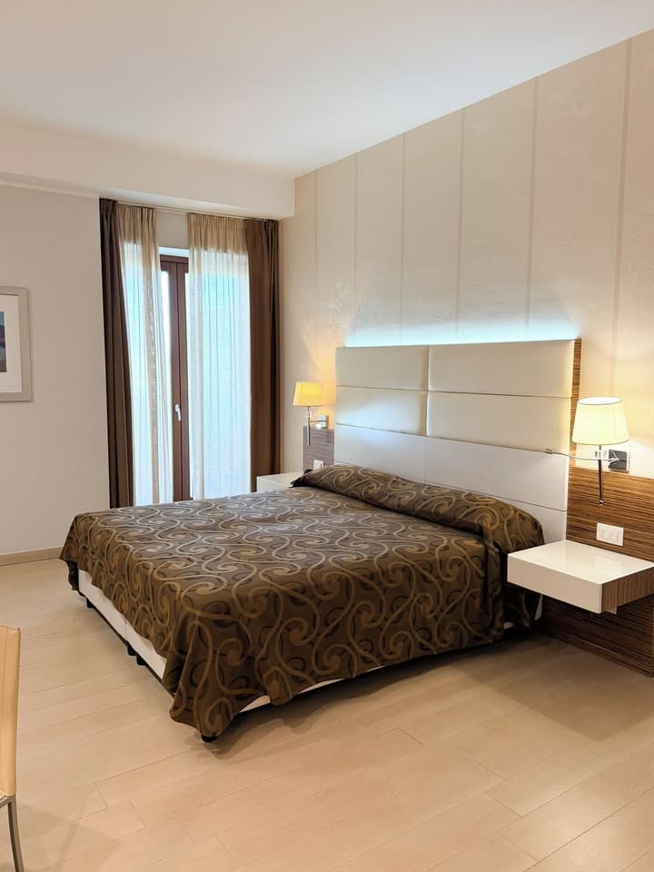 SHotel