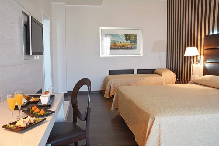 SHotel