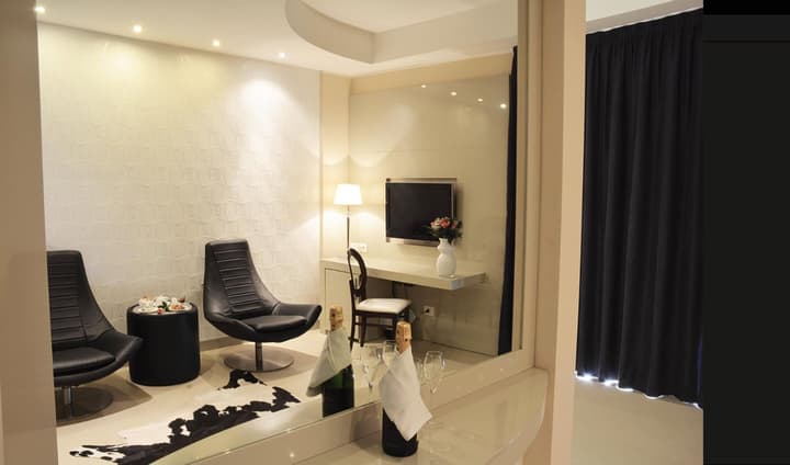 SHotel