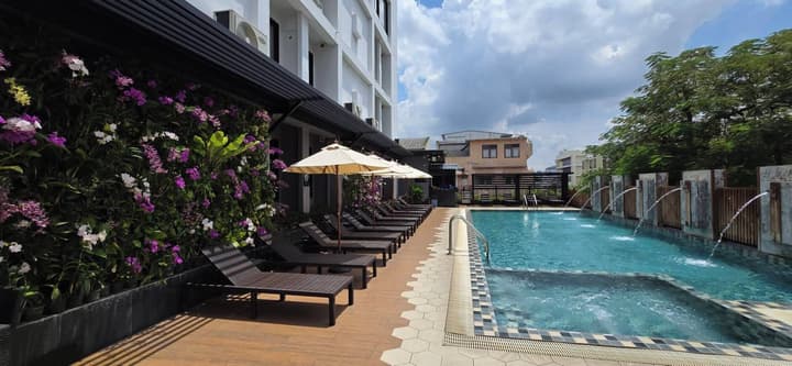 Nouvo City Hotel