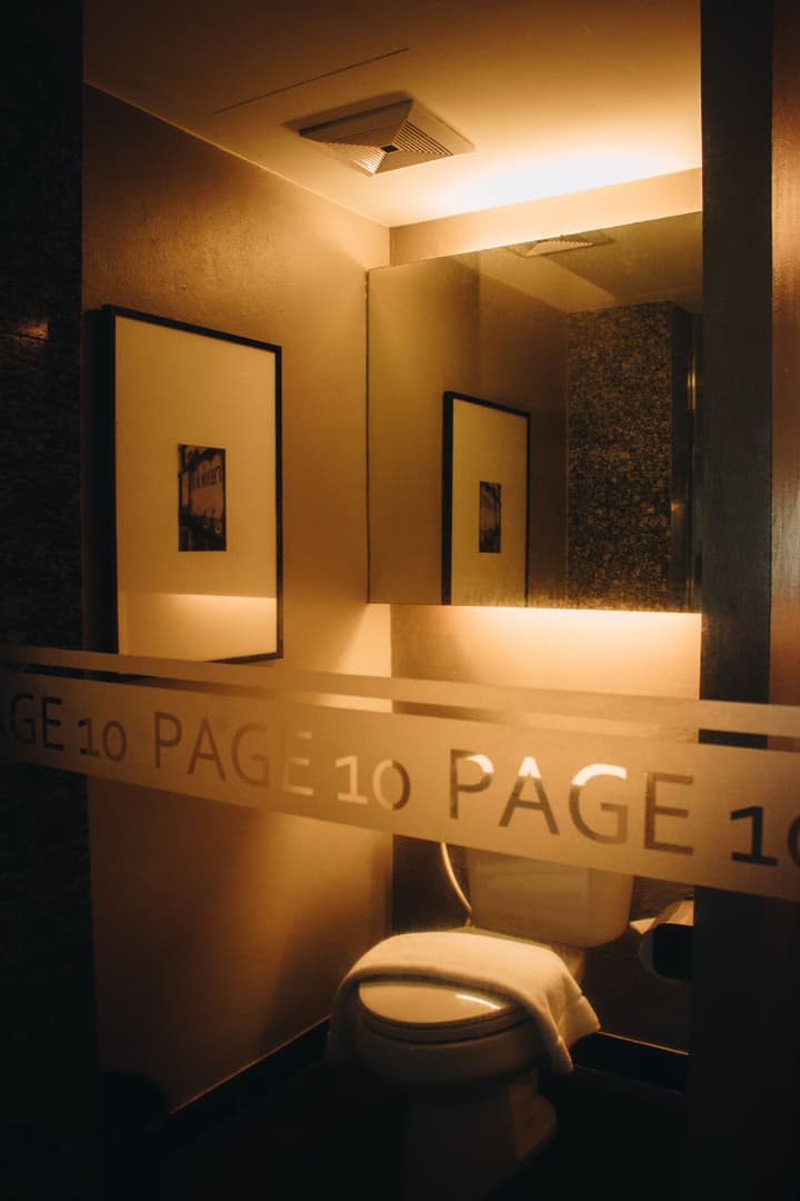 Page 10, Hotel