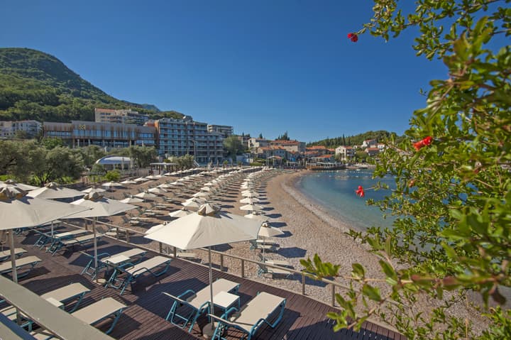 Maestral Resort & Casino