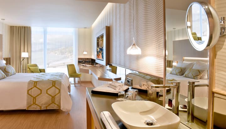 Maestral Resort & Casino