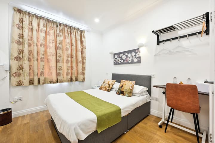 City London Hotel