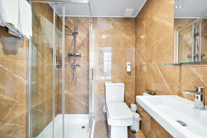 City London Hotel