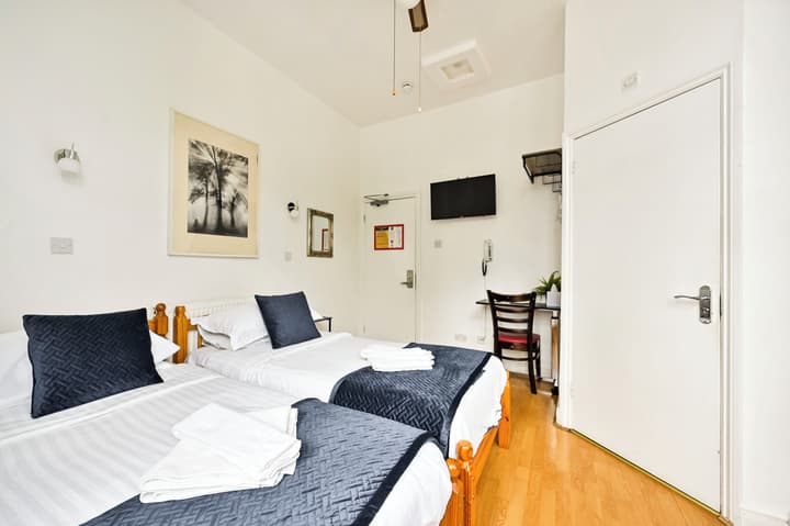 City London Hotel