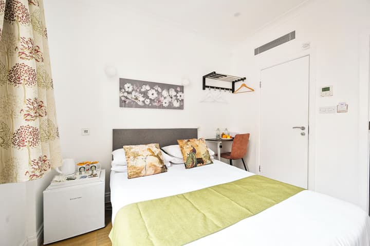 City London Hotel