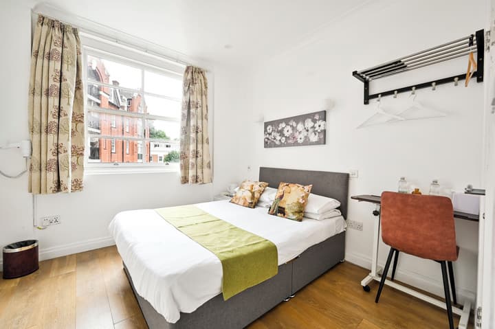City London Hotel