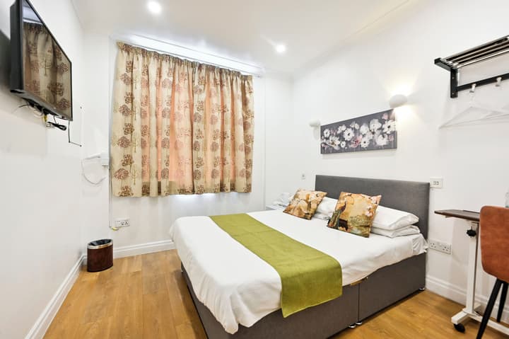 City London Hotel