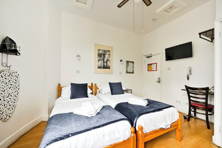 City London Hotel