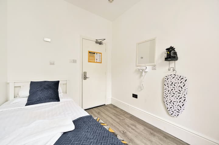 City London Hotel