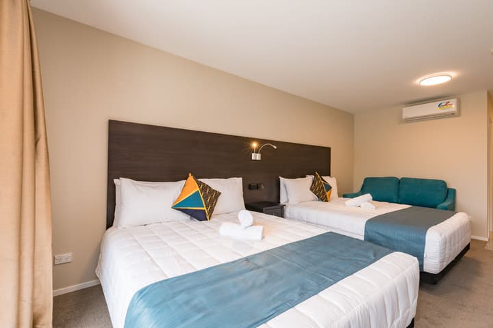 Dolphin Motel