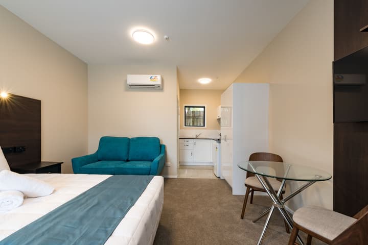 Dolphin Motel