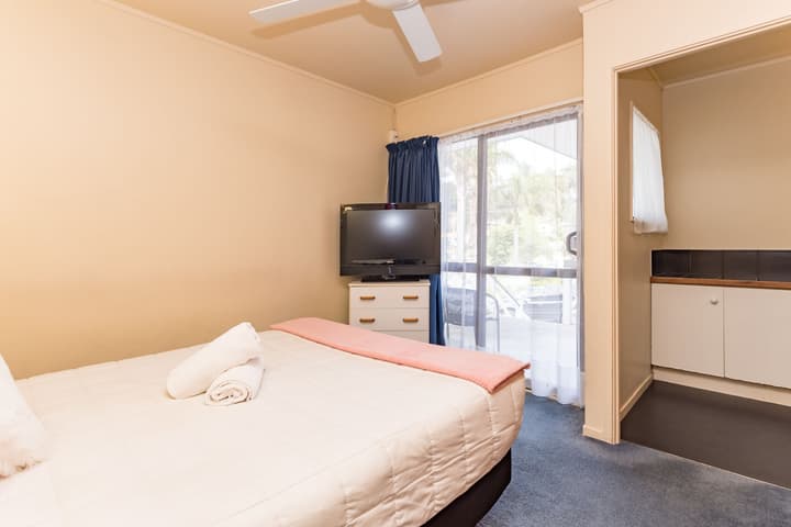 Dolphin Motel