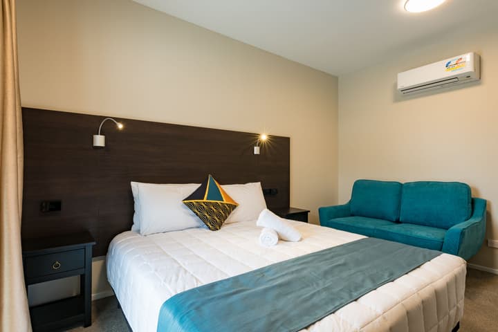Dolphin Motel