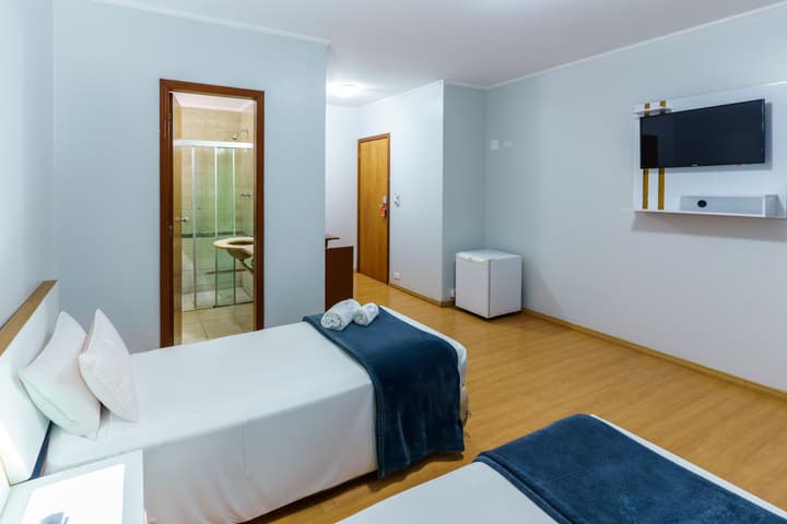 Carillon Plaza Hotel