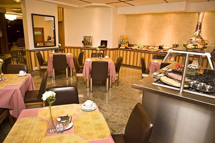 Carillon Plaza Hotel