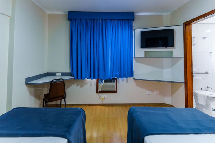 Carillon Plaza Hotel