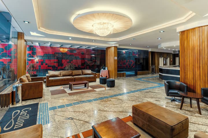 Carillon Plaza Hotel