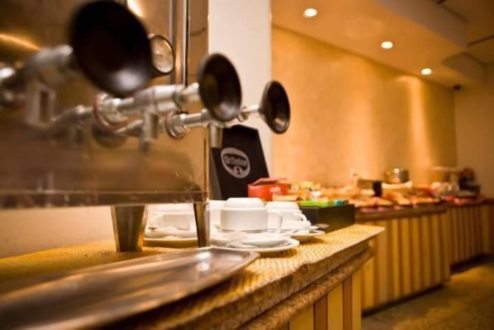 Carillon Plaza Hotel