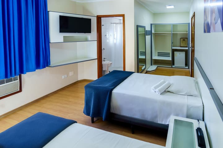 Carillon Plaza Hotel