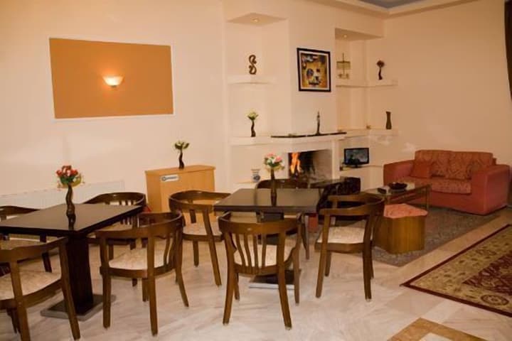 Alexiou Hotel