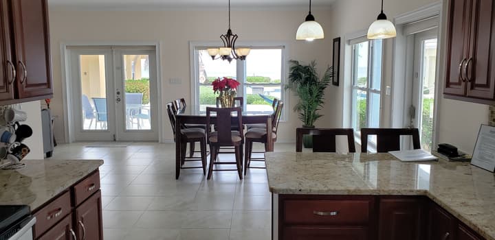 Cayman Luxury Rentals at Ocean Paradise