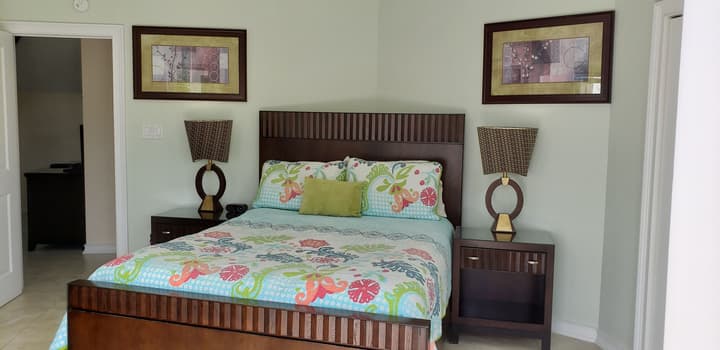 Cayman Luxury Rentals at Ocean Paradise