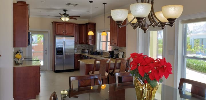 Cayman Luxury Rentals at Ocean Paradise
