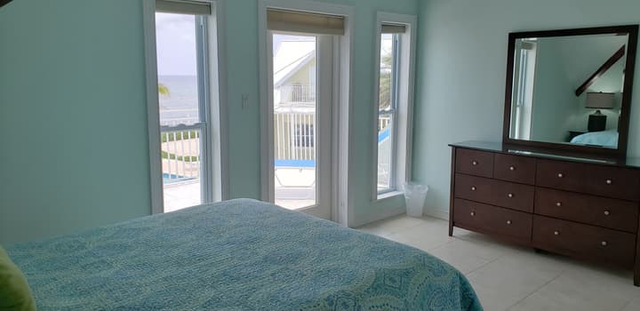 Cayman Luxury Rentals at Ocean Paradise