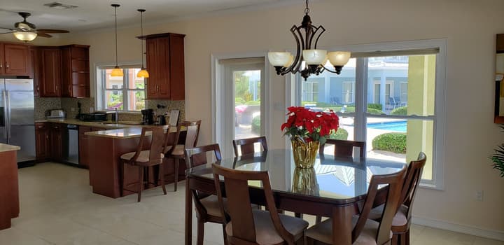 Cayman Luxury Rentals at Ocean Paradise