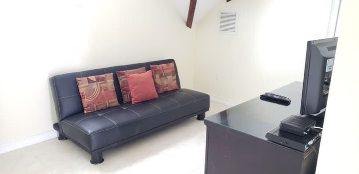 Cayman Luxury Rentals at Ocean Paradise