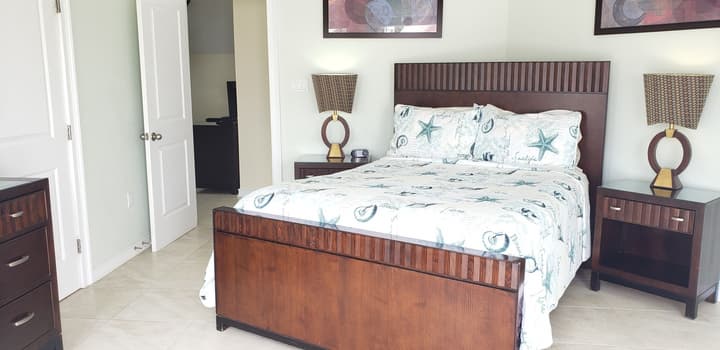 Cayman Luxury Rentals at Ocean Paradise