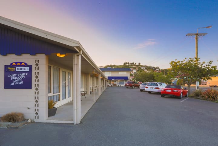 AAA Thames Court Motel